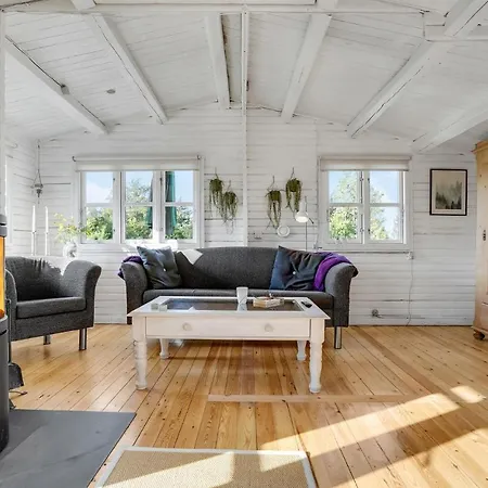 Hébergement de vacances 1 Bedroom Awesome In Bogø By