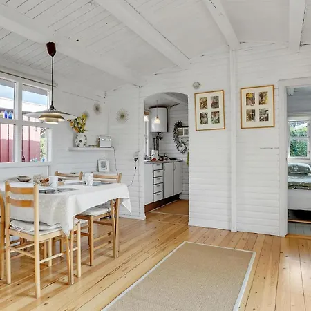 Hébergement de vacances 1 Bedroom Awesome In Bogø By