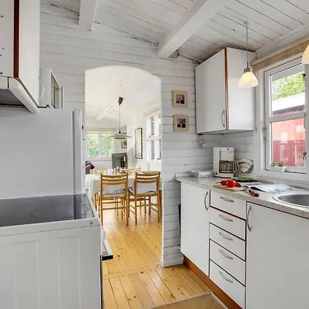 Дом отдыха 1 Bedroom Awesome In *