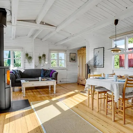 Дом отдыха 1 Bedroom Awesome In Bogo By